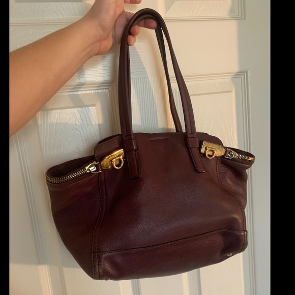 Salvatore Ferragamo Handbags - Salvatore Ferragamo shoulder bag tote